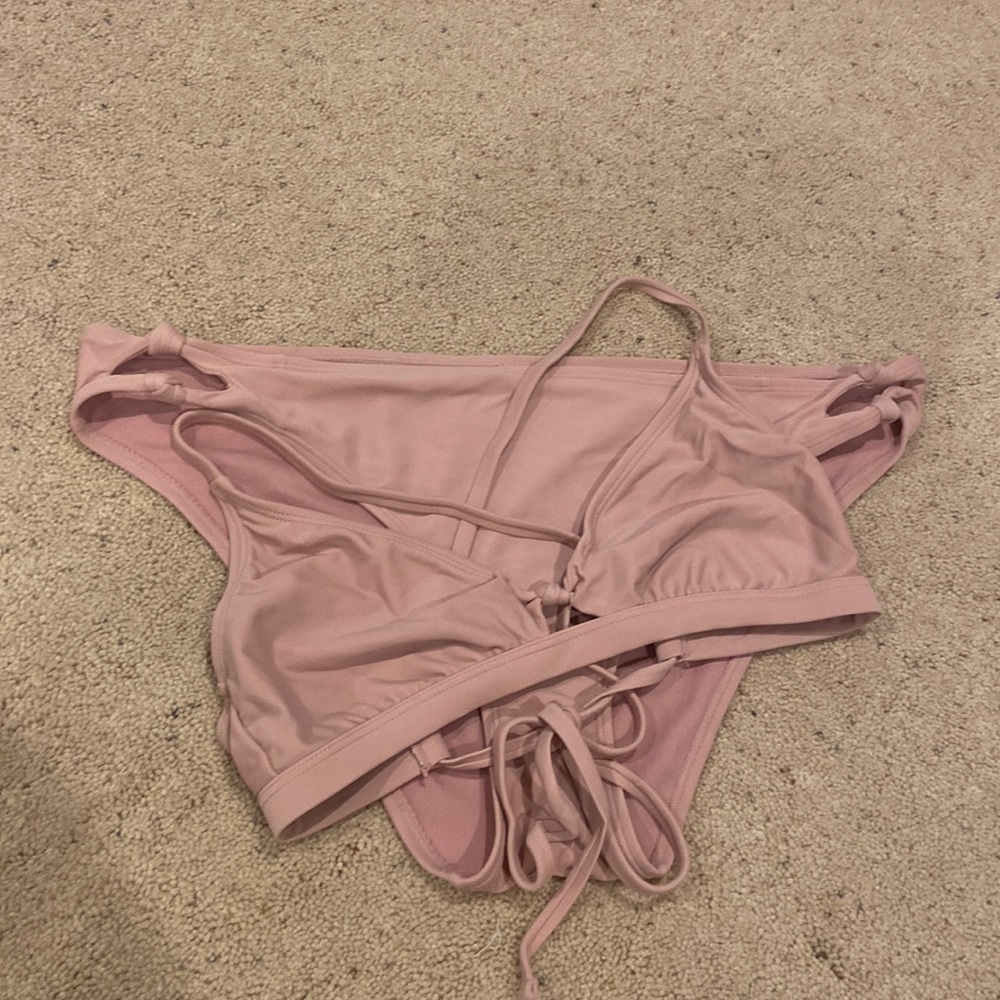 Like new. M top. XL bottom.
